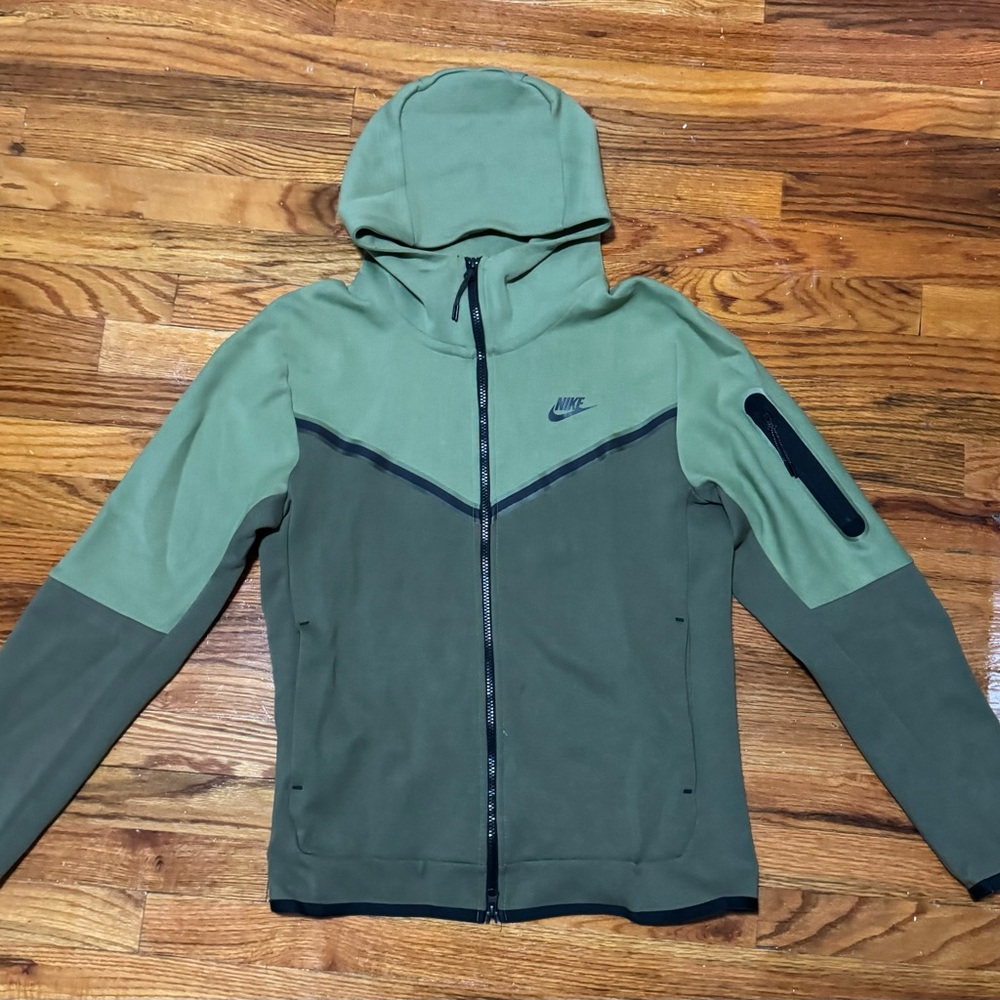 Size M condition are very good only use once